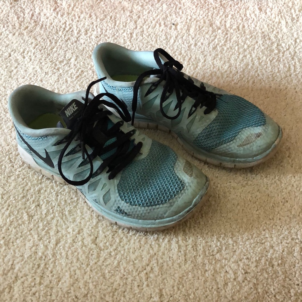 light blue nike sneakers